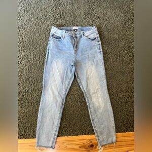 Pistola woman’s size 31 light wash highrise distressed ankle